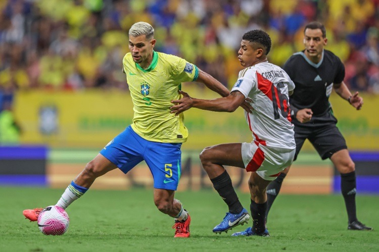 Brasil goleia o Peru e garante segunda vitória consecutiva nas Eliminatórias