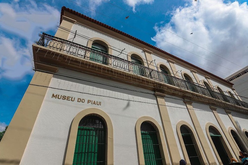 Vândalos roubam equipamentos do museu do Piauí