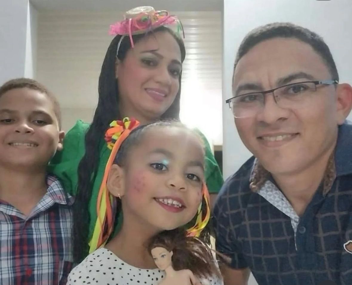 Família que morreu carbonizada em acidente é sepultada em Altos