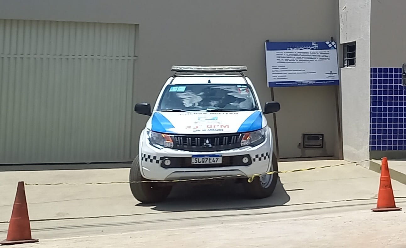 Criminosos se passam por clientes, rendem casal e roubam residência