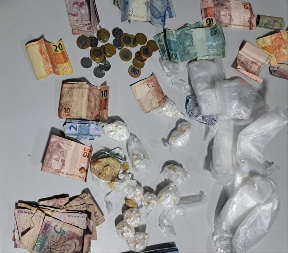 Casal suspeito de tráfico de drogas é preso em residência em Teresina