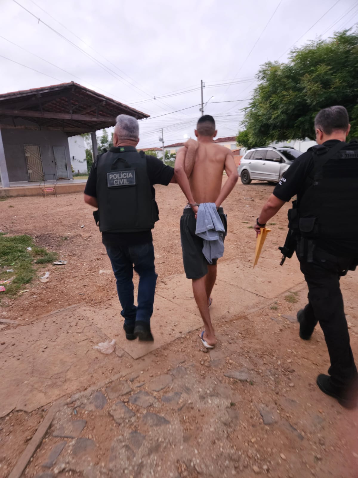 Suspeitos de arrombar escritório são presos por furto em Teresina