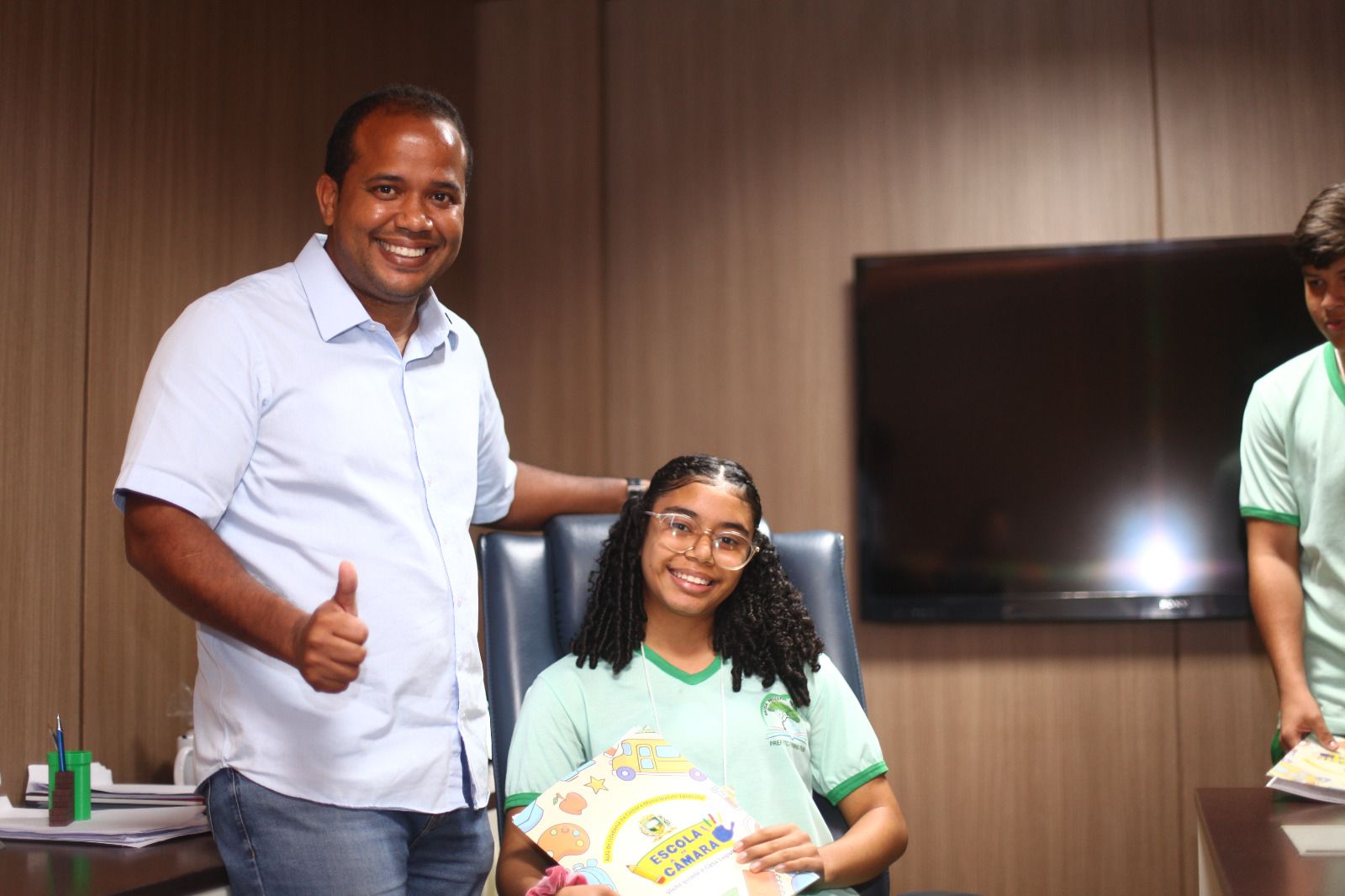 Câmara de Teresina recebe alunos da Escola 15 de Outubro