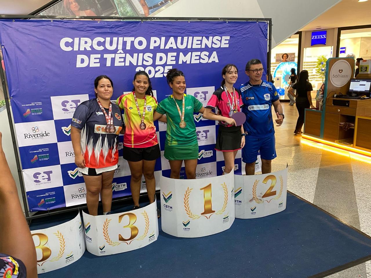 Atletas competem na Segunda etapa do Campeonato de Tênis de Mesa