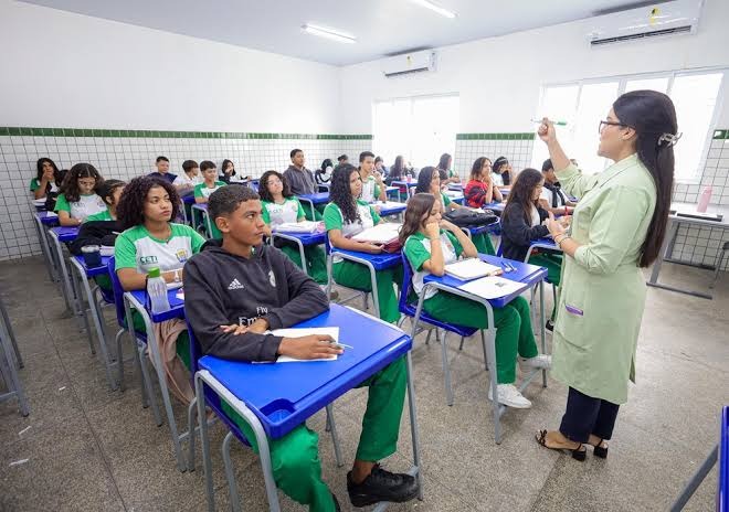 Governo do Piauí concede reajuste salarial aos profissionais da educação