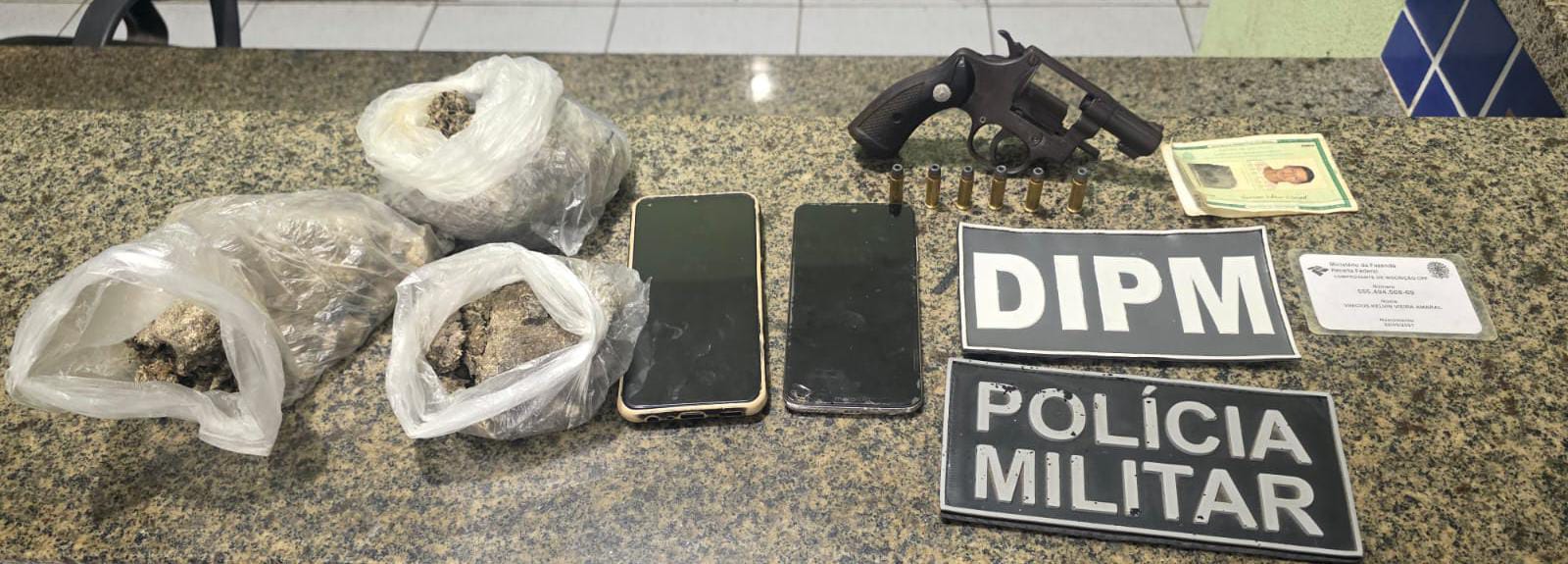 Jovem de 23 anos é preso por tráfico de drogas e porte ilegal de arma
