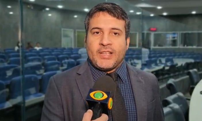 Deolindo Moura ameaça levar lixo de praça para frente da SDU Sul