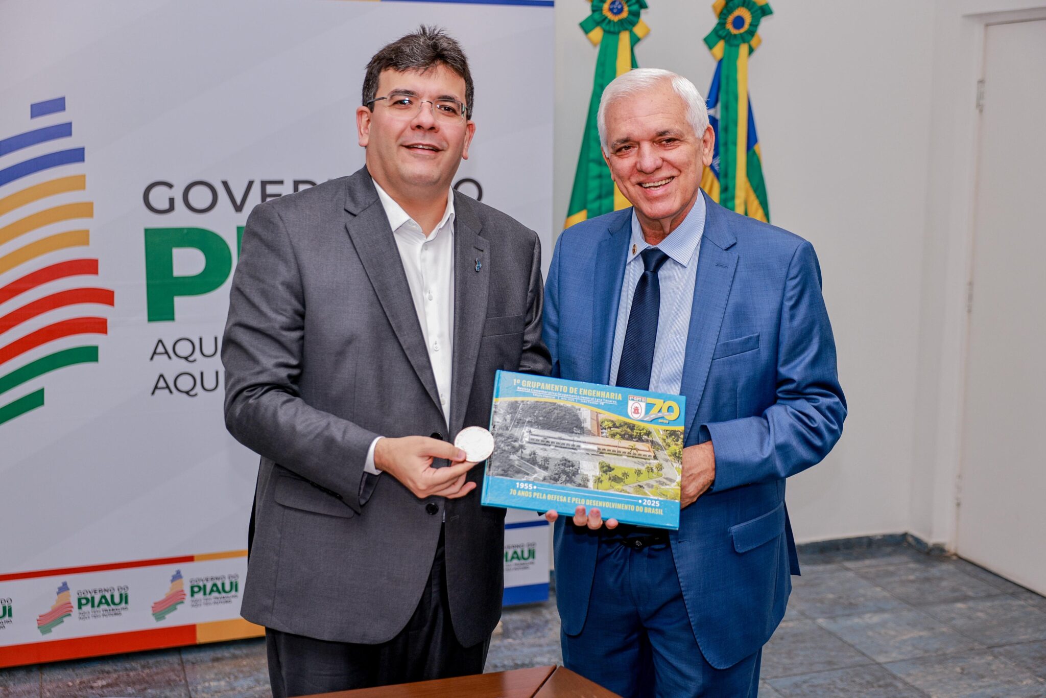 Rafael Fonteles transmite cargo para Themístocles e segue para Oriente Médio