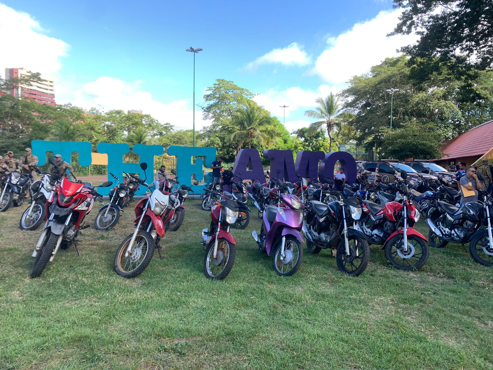 Polícia realiza primeira entrega coletiva de veículos recuperados