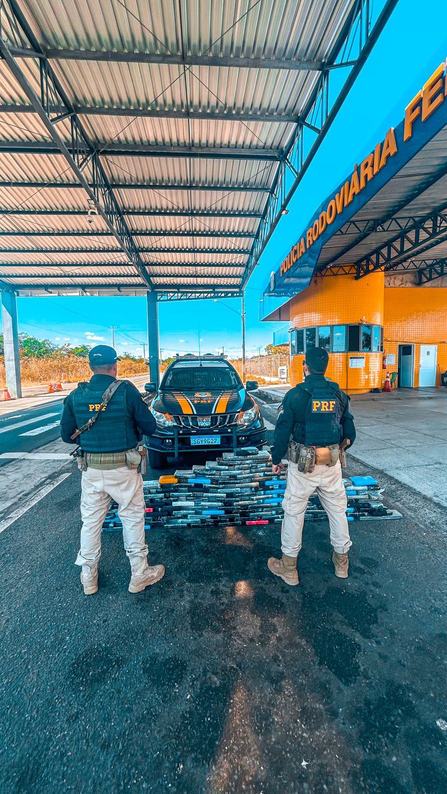 PRF apreende 140 kg de cocaína escondidos em ônibus interestadual