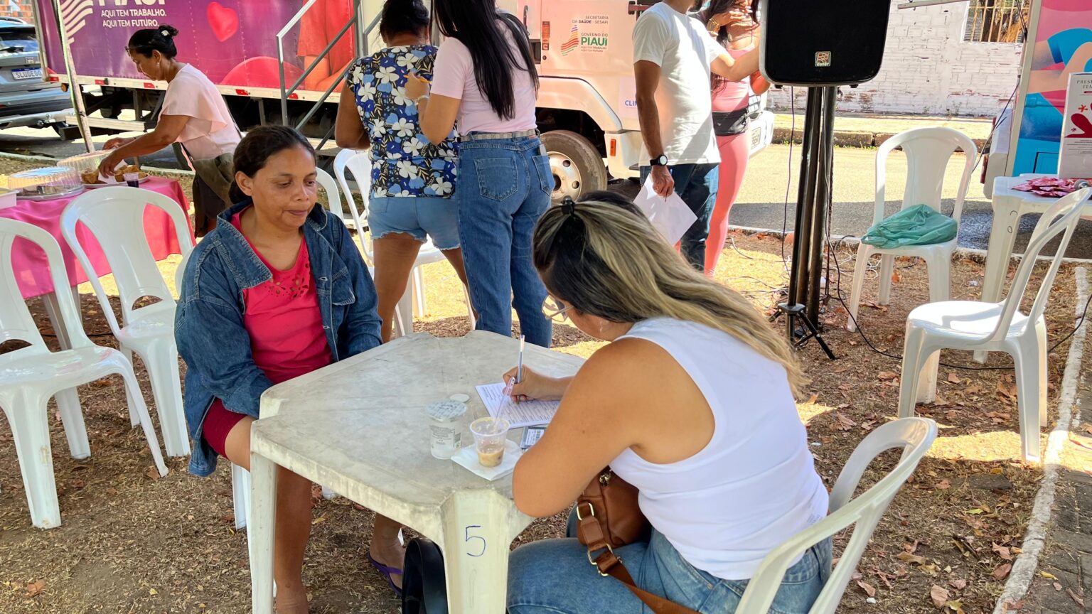 Sesapi leva caminhão da mamografia para atender população de Teresina