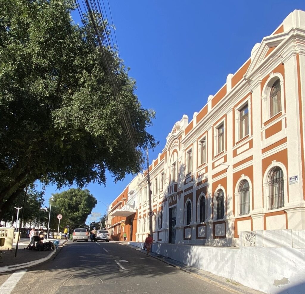 Reforma da Central de Artesanato avança e ganha nova estrutura