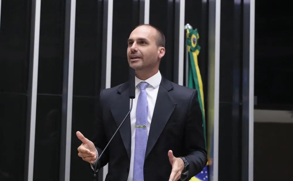 Eduardo Bolsonaro diz que não vai renunciar ao mandato de deputado
