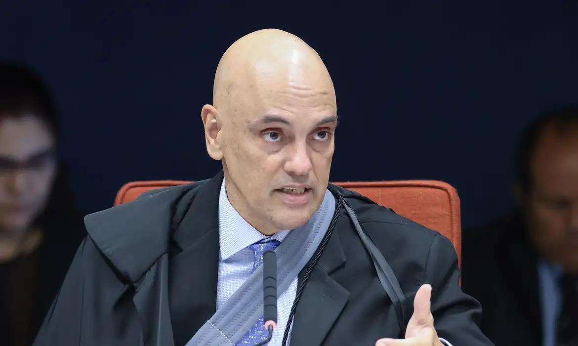 Morais decide não prender Bolsonaro por descumprimento de cautelar