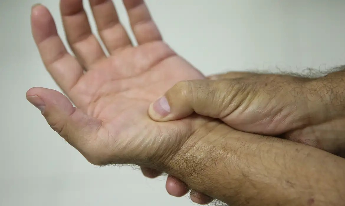 Lei define fibromialgia como deficiência a partir de 2026