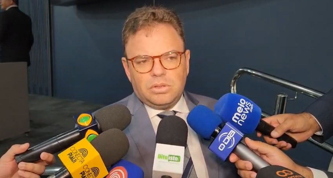 Aluísio Sampaio é vaiado após manifestar solidariedade a Bolsonaro na Câmara