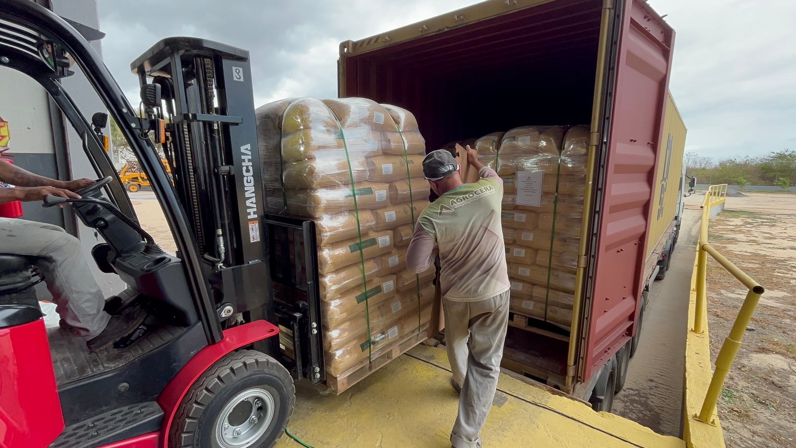 Governo do Piauí anuncia medidas para mitigar efeitos do tarifaço