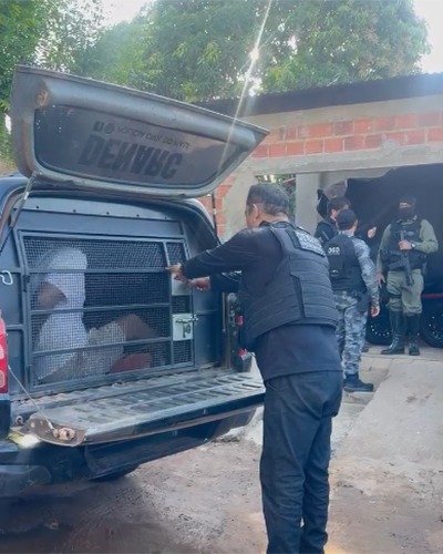 Três pessoas são presas durante operação contra traficantes