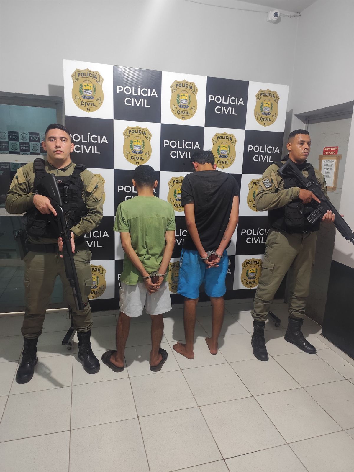 Homem é detido após tentativa de fuga com carro durante operação