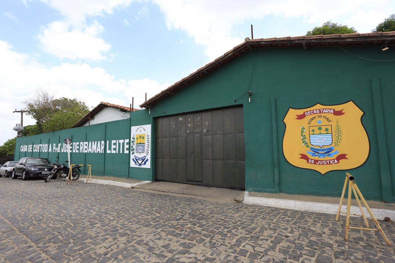 Detentos fogem da Penitenciária Professor José Ribamar Leite