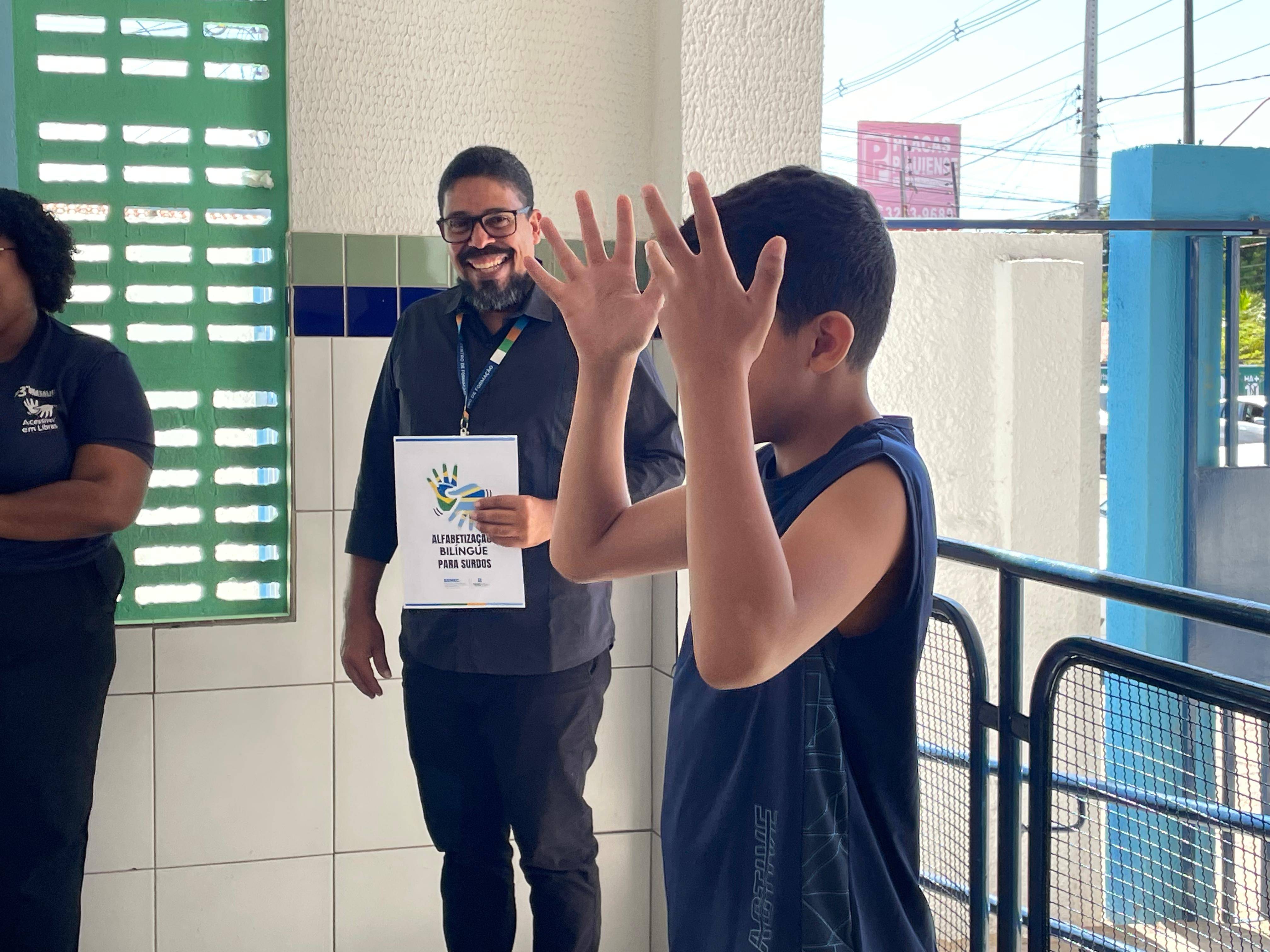 Teresina inaugura projeto bilíngue de alfabetização para crianças surdas