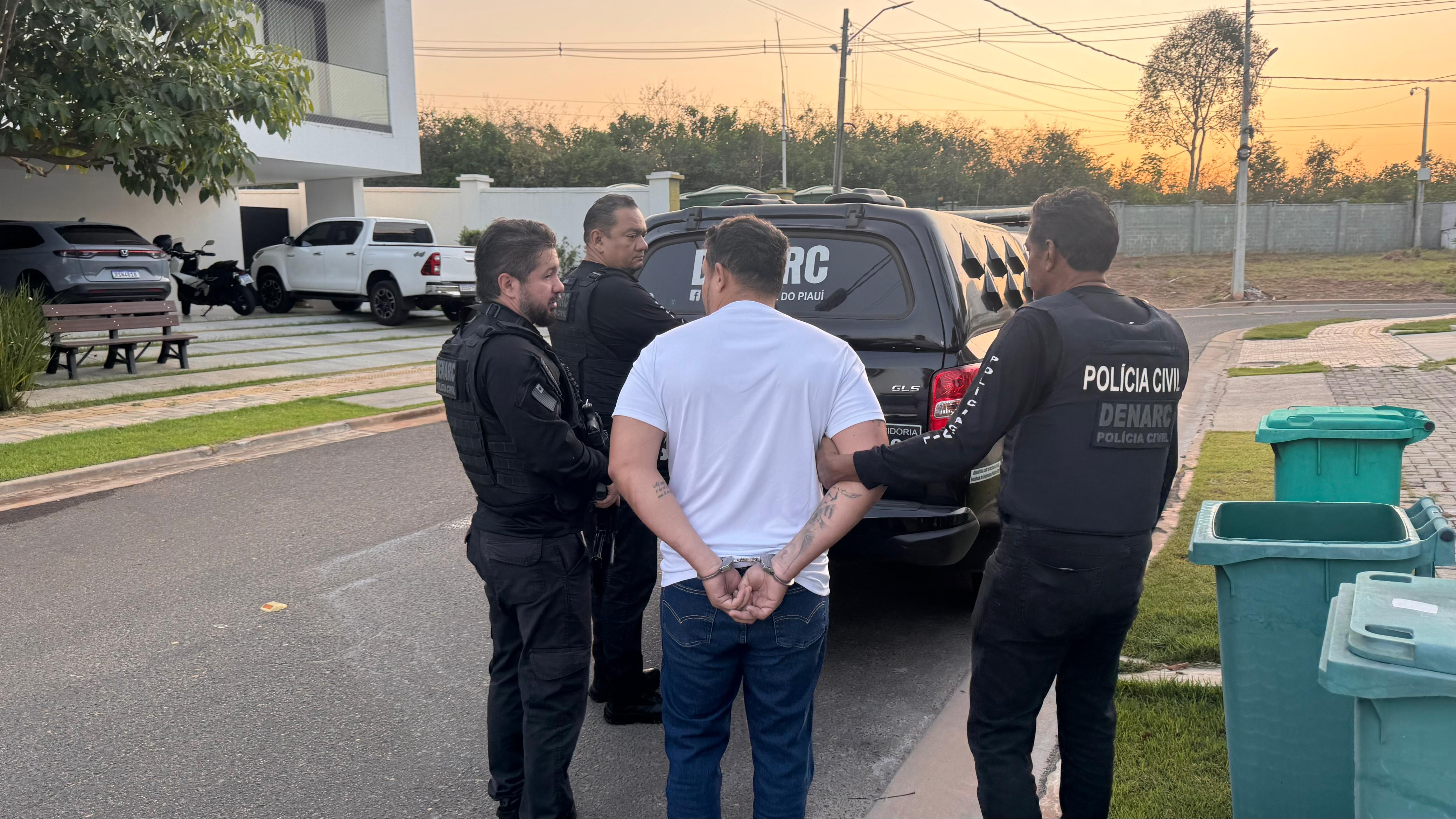 Empresário é preso em condomínio de luxo durante operação contra o tráfico