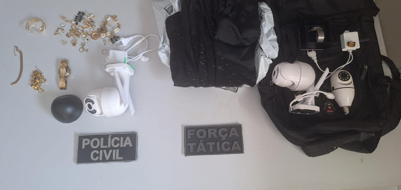 Irmãos são presos após invadirem casa de juiz e furtarem joias em Valença