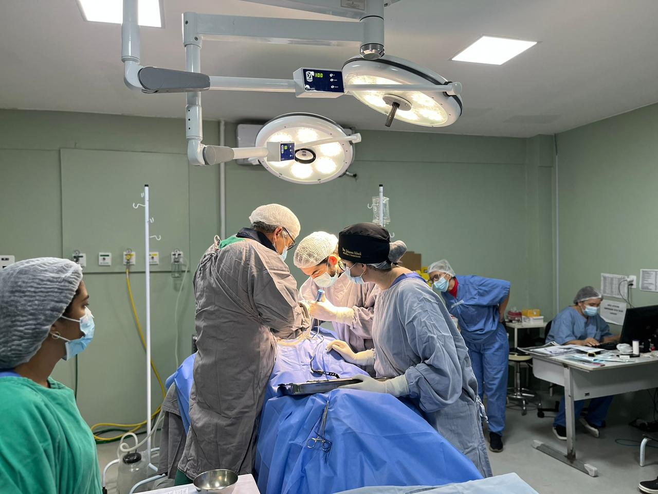HPM realiza primeira cirurgia de coluna e amplia alta complexidade