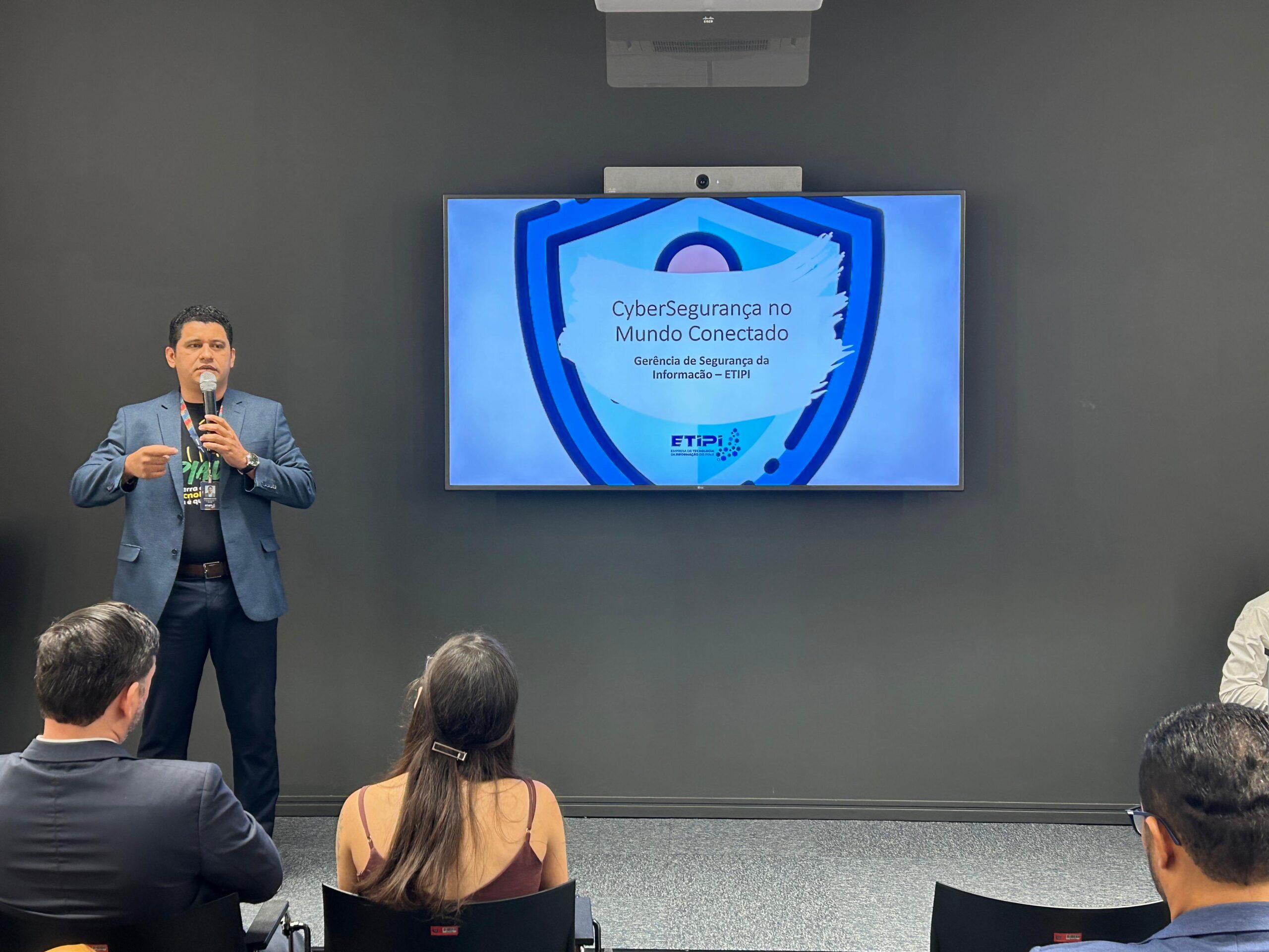 Etipi alerta consumidores piauienses sobre aumento de golpes virtuais na Black Friday