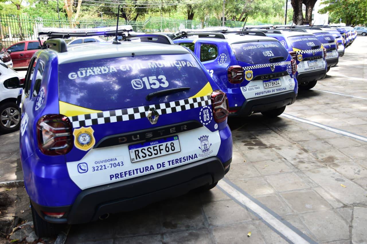 Prefeitura entrega 21 novas viaturas para reforçar segurança pública