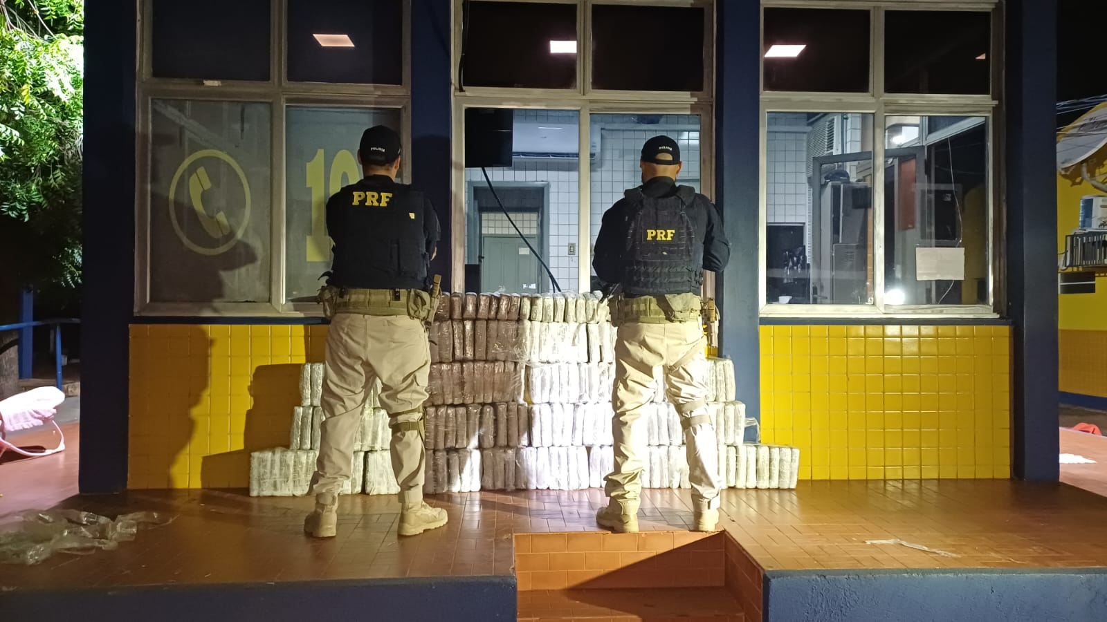 PRF intercepta carga de 200 kg de skunk em fiscalização em Picos