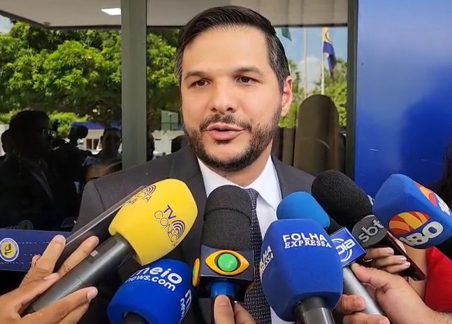 Rafael Fonteles assume pré-candidatura e indica Washington Bandeira