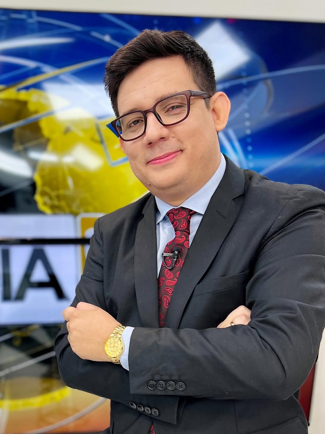 Apresentador e colunista Erlan Bastos morre aos 32 anos em Teresina