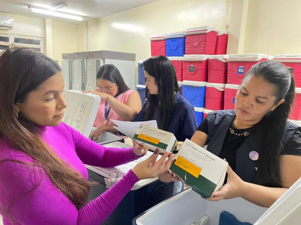 Teresina começa a vacinar profissionais de saúde contra a dengue