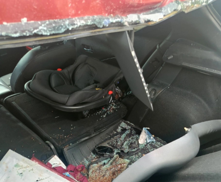 Policial militar fica ferido após acidente entre moto e carro