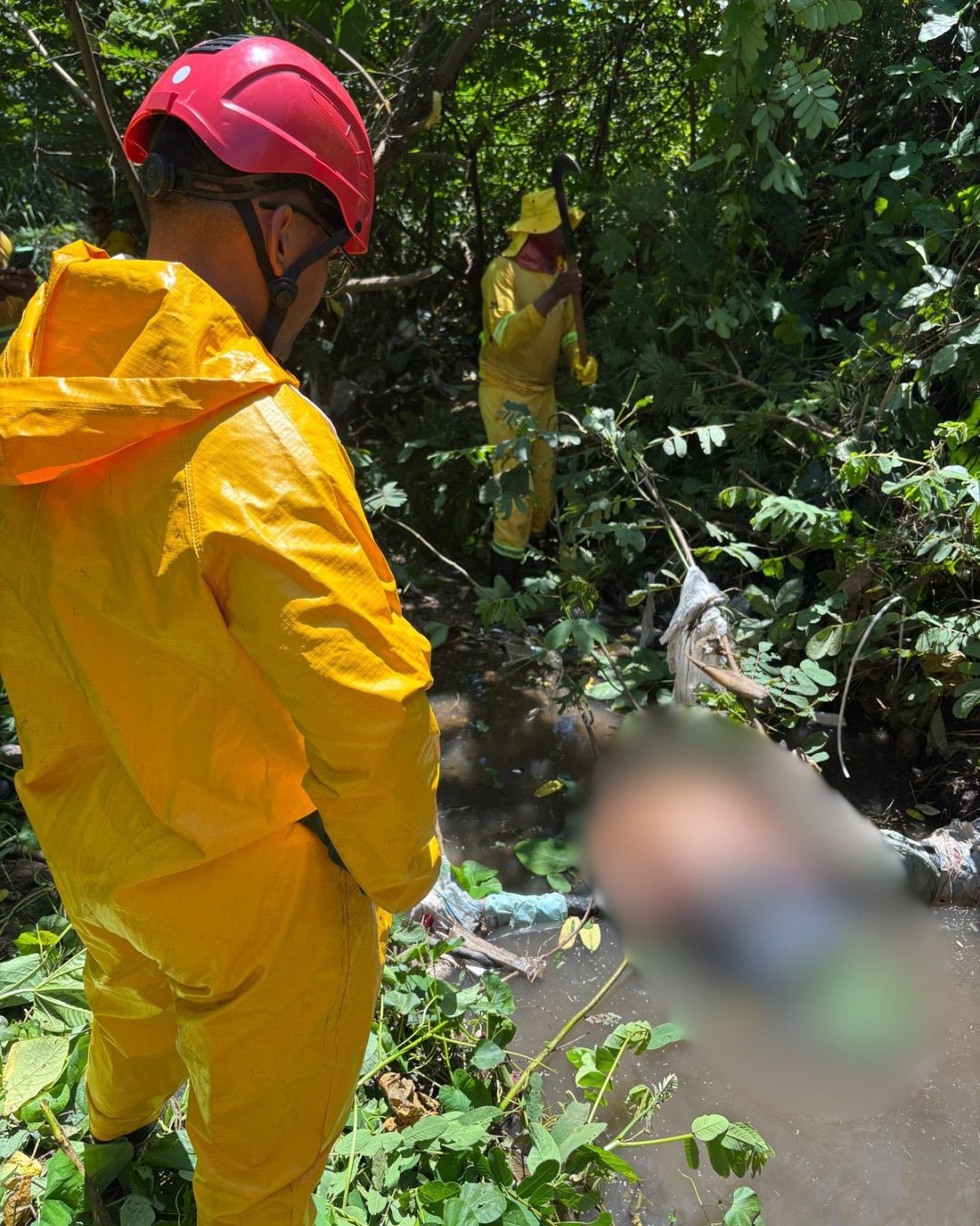 Homem é arrastado por enxurrada e encontrado morto em córrego