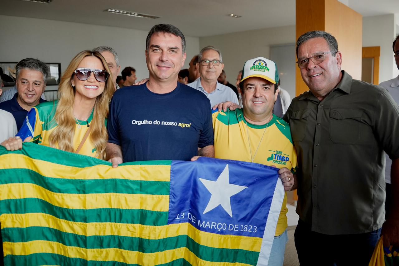 Tiago Junqueira cumpre agenda com a presença de Flávio Bolsonaro e Tarcísio de Freitas na Agrishow
