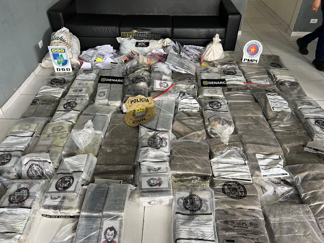 Drogas são apreendidas em operação, e, em seguida, incineradas pela Polícia