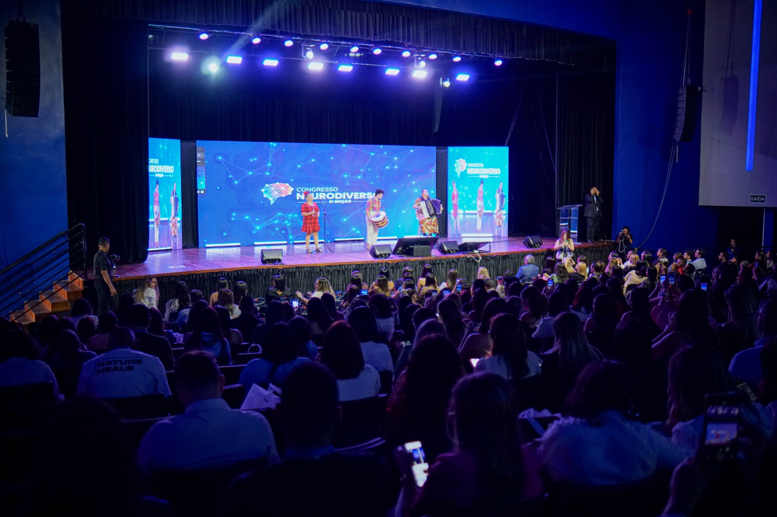 Grande público se reúne no início do Congresso Neurodiverso em Teresina