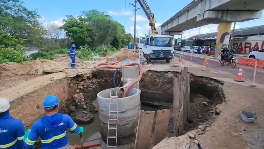 Operação emergencial é realizada pela Águas de Teresina na Avenida Maranhão