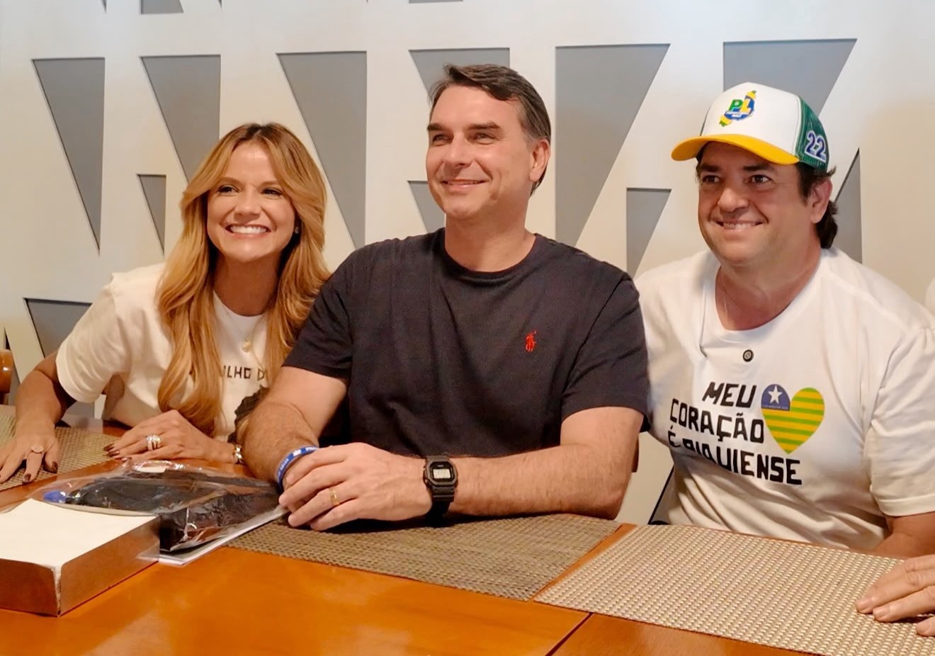 Jhamya e Tiago Junqueira cumprem agenda em Fortaleza ao lado do senador Flávio Bolsonaro