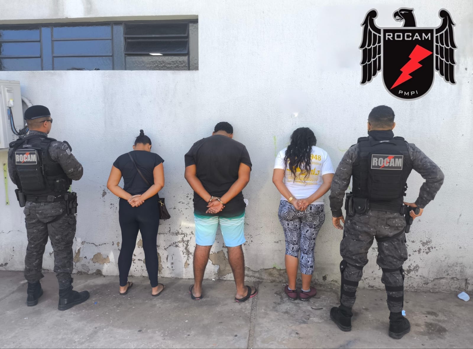 Três pessoas foram presas e pistola calibre .40 apreendida durante abordagem em posto de Teresina